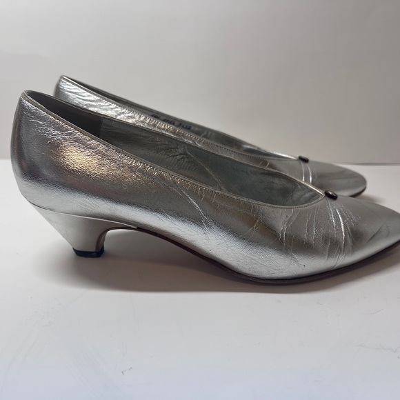 Vintage Metallic Gucci Silver Kitten Heels - Picture 6 of 9